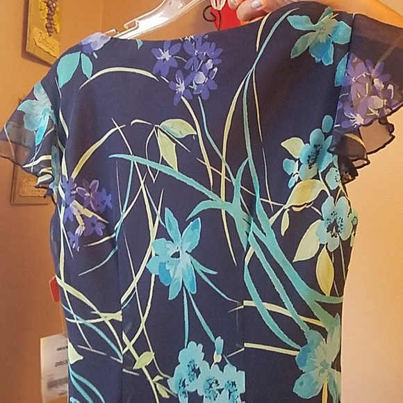 Dress - Picture 4 of 4